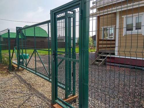 Зеленые откатные ворота