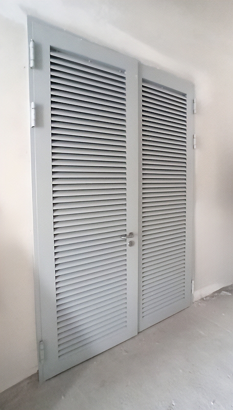 Стальные ворота с жалюзи